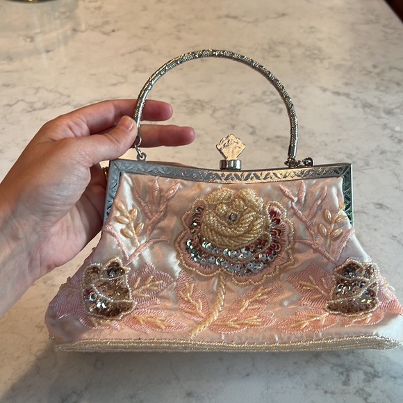 Petal pink sequin evening purse - Picture 5 of 6